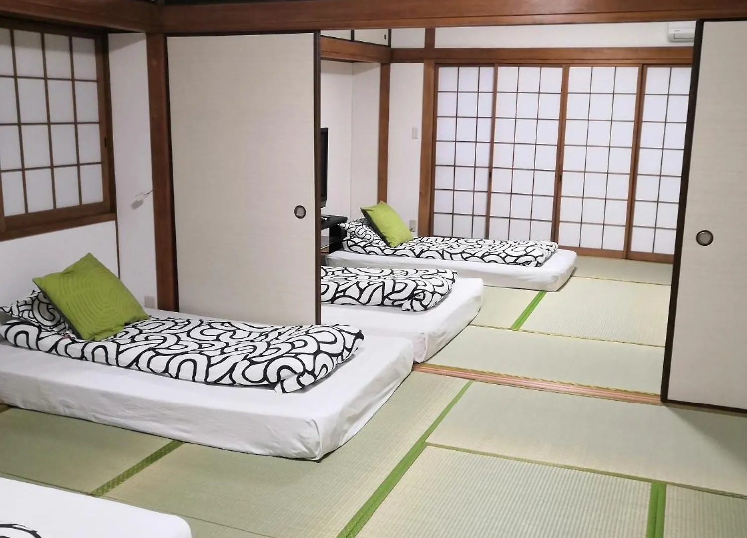 Nippori Osaka Nishi-Tengachaya Guesthouse西天下茶屋アパートメント 0*,  Japan